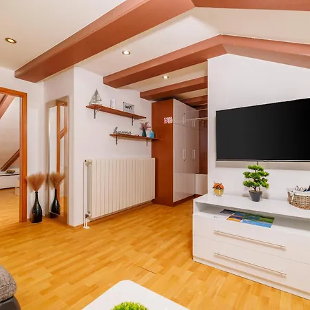 Victoria Apartment *