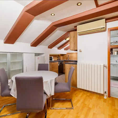 Victoria Apartment